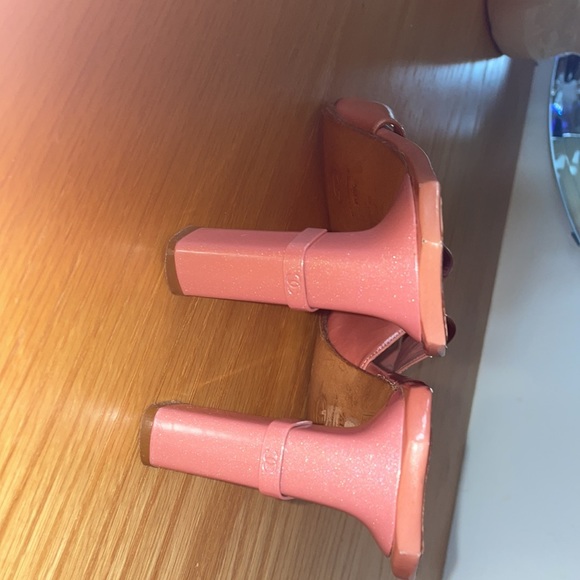 Chanel sandals Mint condition. Pink patent leather. Rate find size 39.5 - Picture 4 of 5